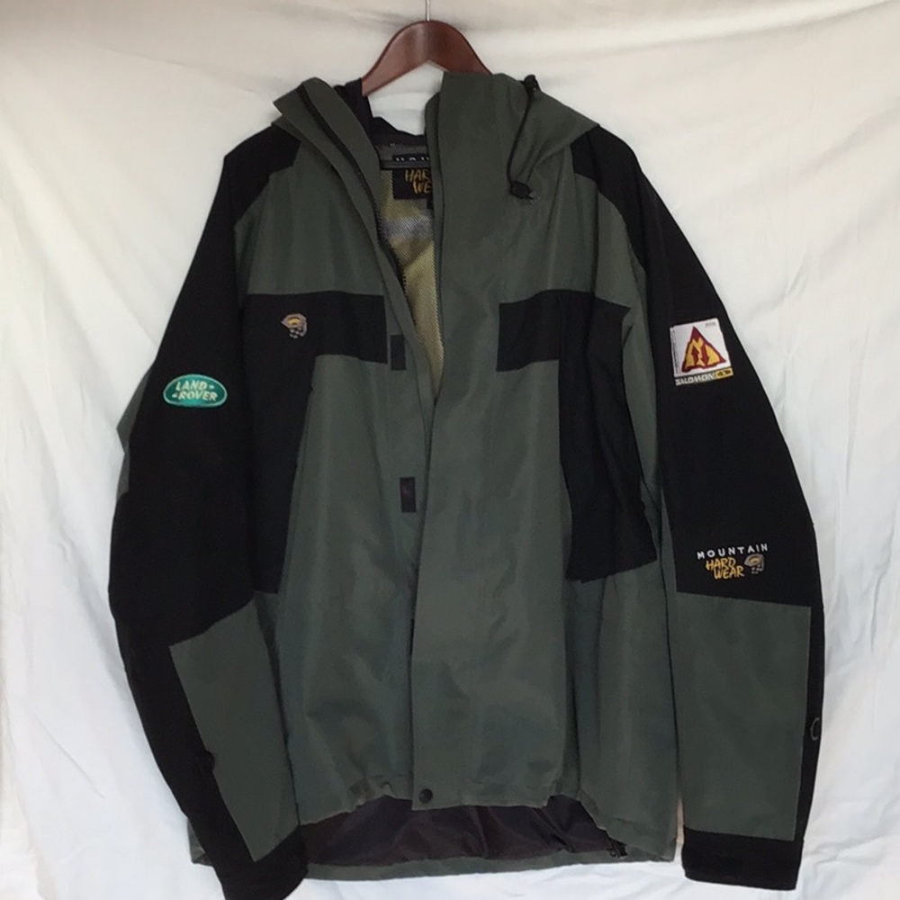 Mountain Hardwear vintage shell with logos